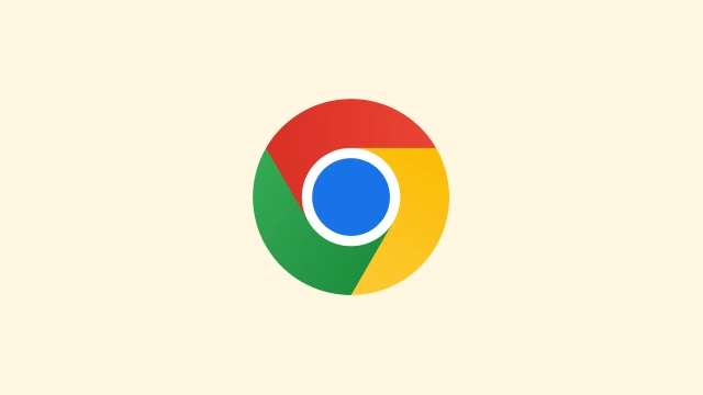 „Chrome“ kamuoliuko logotipas geltoname fone.